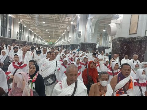 وفد اندونيسيا يقلب الصفا والمروة وينضم له معظم المعتمرين