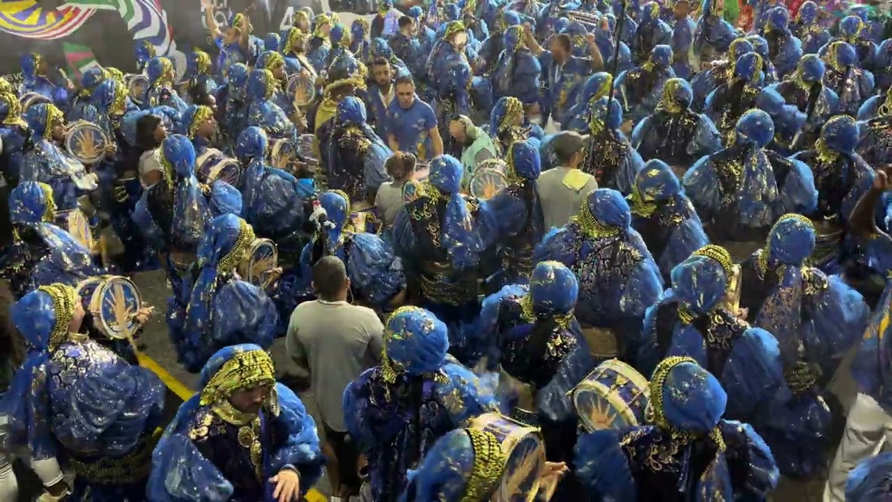 Bateria da Imperatriz Leopoldinense no desfile oficial de 2024