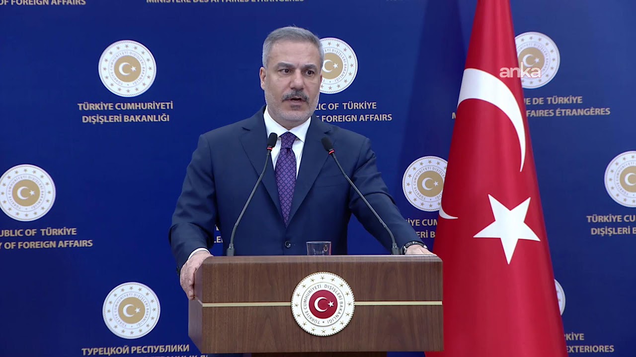 Hakan Fidan, Umman Dışişleri Bakanı Sayyid Badr Al Busaidi ile ortak açıklama yapıyor /Ankara 