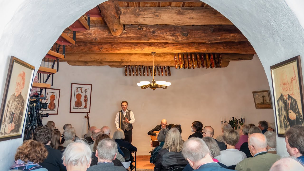Stammenmühle Nettetal: Fremd bin ich eingezogen… Die Winterreise auf sechs Saiten auf YouTube ansehen Stammenmühle Nettetal: Fremd bin ich eingezogen… Die Winterreise auf sechs Saiten auf YouTube ansehen
