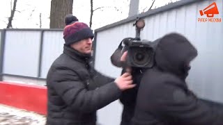 На журналистов ВГТРК и депутата Сергея Митрохина напали при общественной инспекции КЦ Соловей