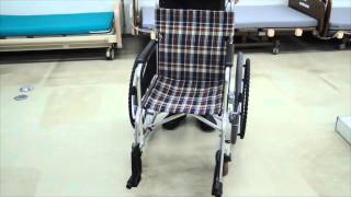 介護技術#20 車椅子での移動介助（たたみ方、広げ方編）【介助方法】【日本福祉アカデミー】
