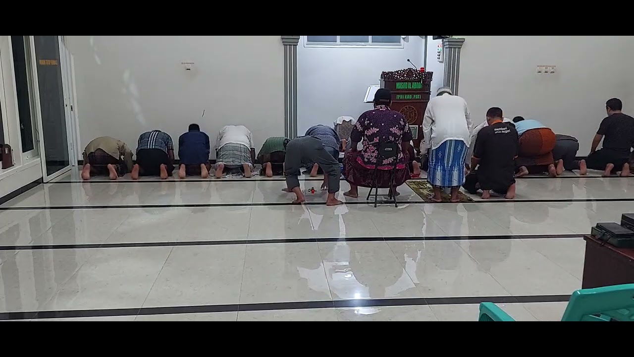 @Jamaah Isyak di masjid haji alabror Kab Pati masjid 24 jam full buka untuk jama'ah 