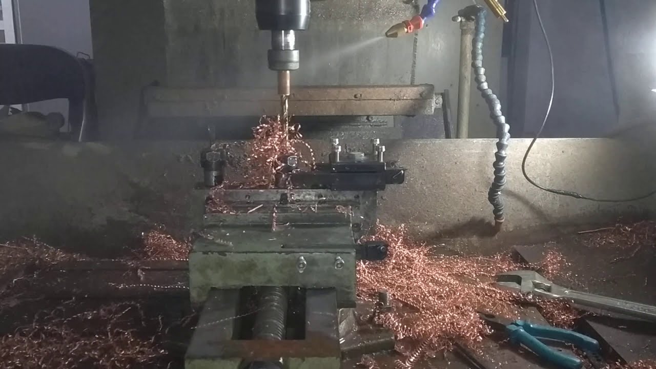Use the CNC milling machine as a lathe (Tiện ren trên... - youtube