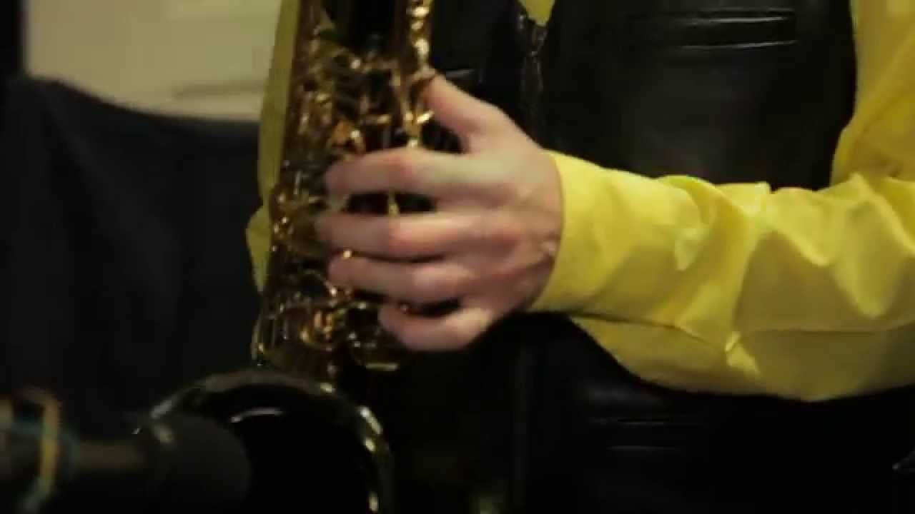 Музыка дудук саксофон слушать для души. Диско саксофон видеоклипы. Разница дудук саксофон. Саксофон художественное фото.