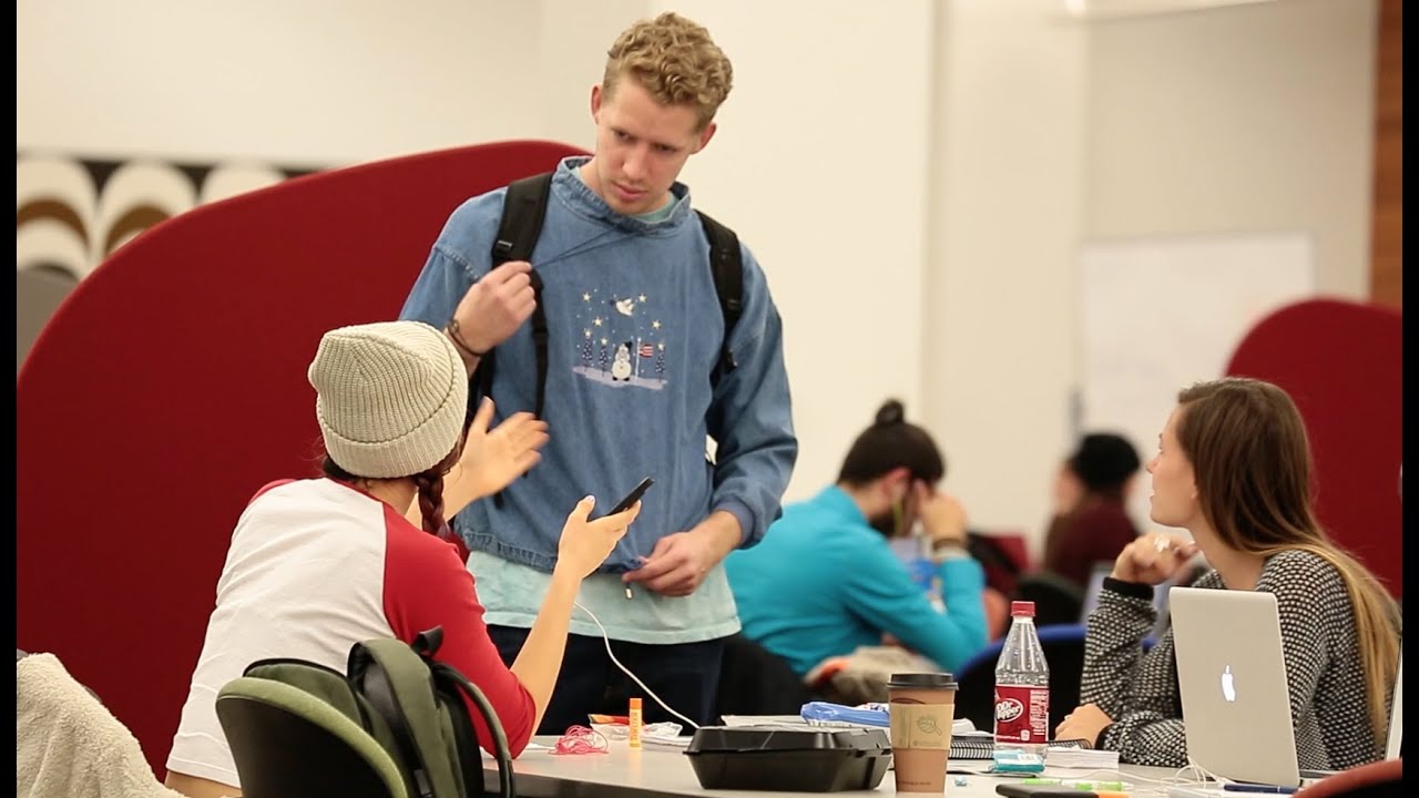 Выпрашиваю комплименты за свою странную одежду