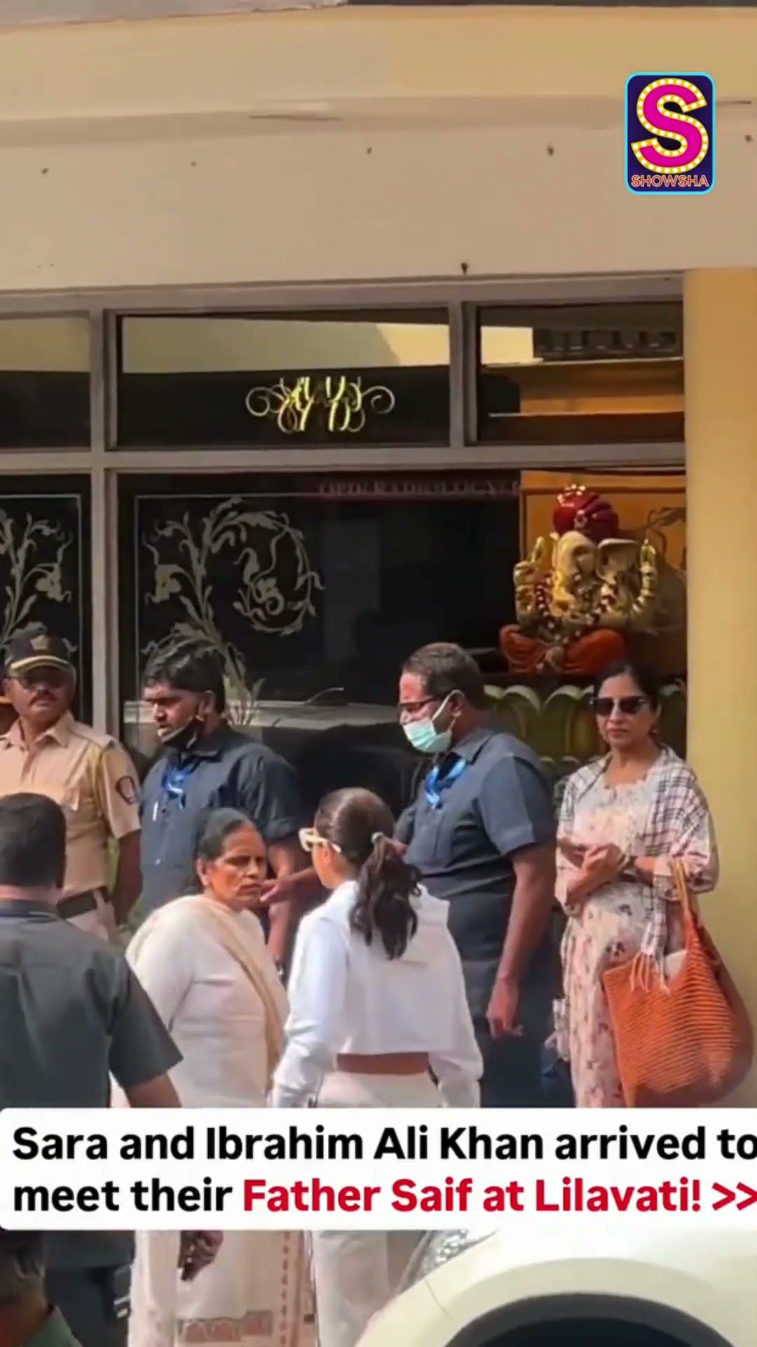 Sara Ali Khan \u0026 Ibrahim Ali Khan Arrives At Lilavati Hospital To Meet Saif Ali Khan | N18S #Shorts
