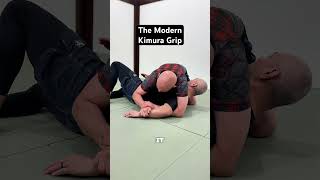 Classical versus modern Kimura grip