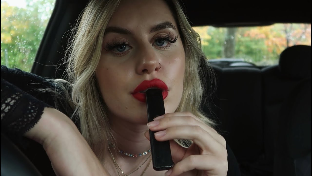 ASMR vaping sounds in my car🚗