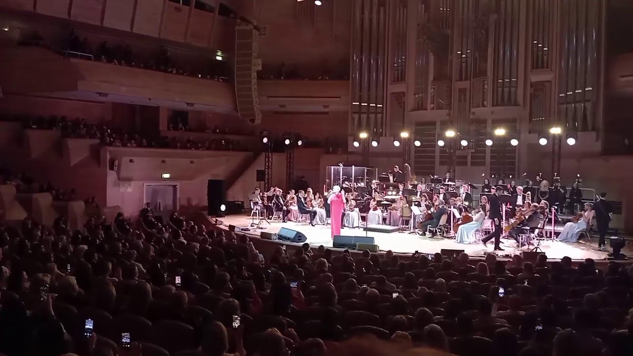 8 марта. Я на концерт Стаса Пьеха.