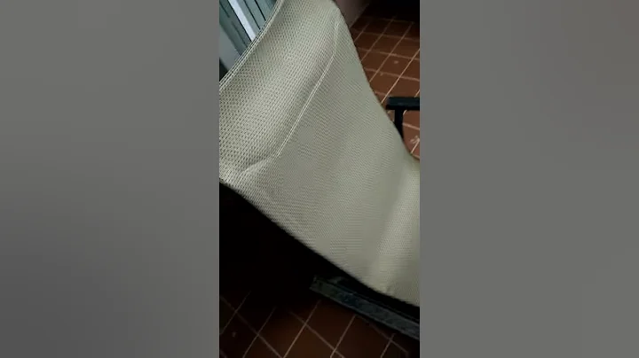 Florescent light near transmitting magnetic loop antenna