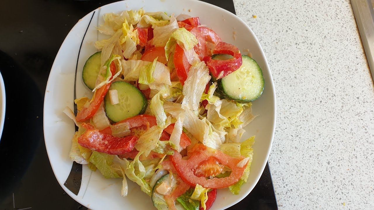 GutGünstigGaming | Frischer Salat mit Tomate Mozzarella Aufstrich | 1 ... GutGünstigGaming | Frischer Salat mit Tomate Mozzarella Aufstrich | 1 ...