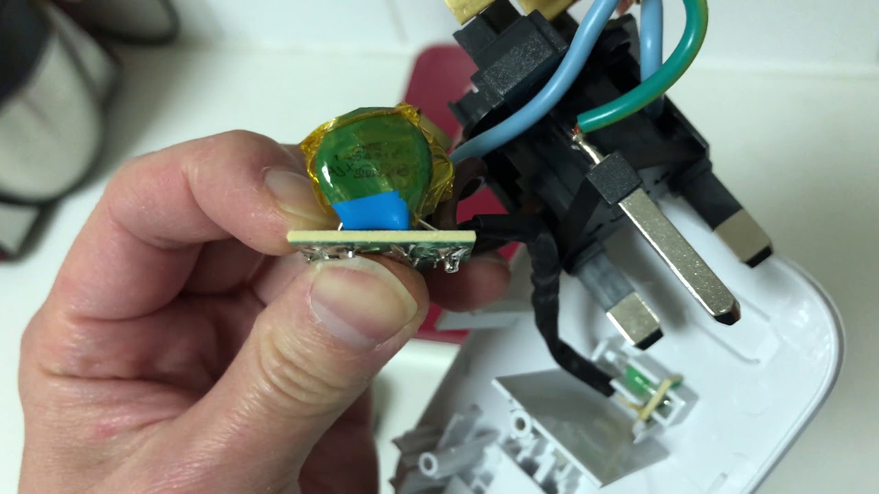 Teardown of the Belkin SurgeCube 1 Outlet Surge Protector