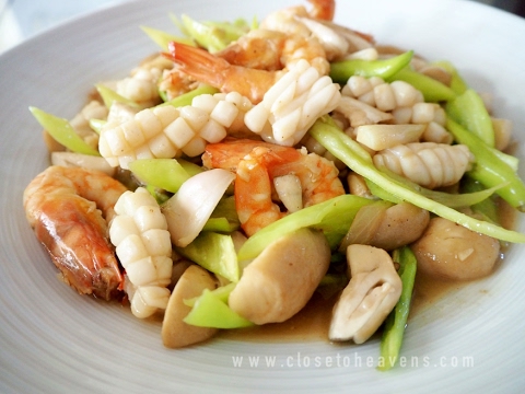 Cooking #16: กุ้งหมึกผัดพริกหยวก Stir-Fried Seafood With Green Pepper ...