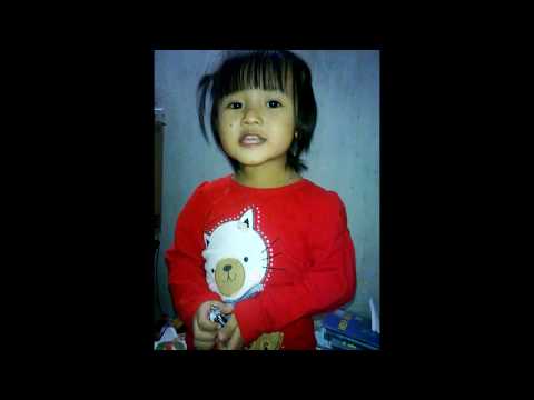 Video Bé 2 tuổi đọc bài thơ 