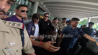 Shahrukh Khan live at Kolkata airport. (2019 IPL)