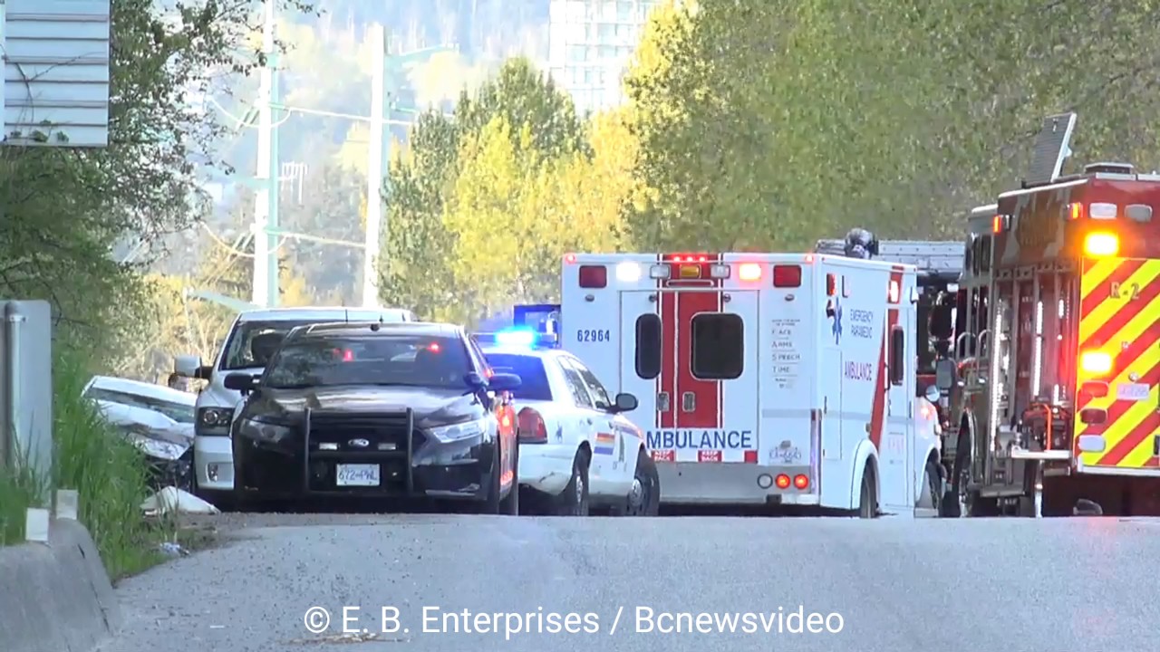 Serious motor vehicle crash Lougheed Hwy Coquitlam City - YouTube