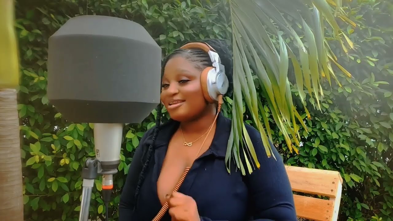 Guarda Paa Kwasi, Adoma - Crazy (Visualizer) su YouTube Guarda Paa Kwasi, Adoma - Crazy (Visualizer) su YouTube