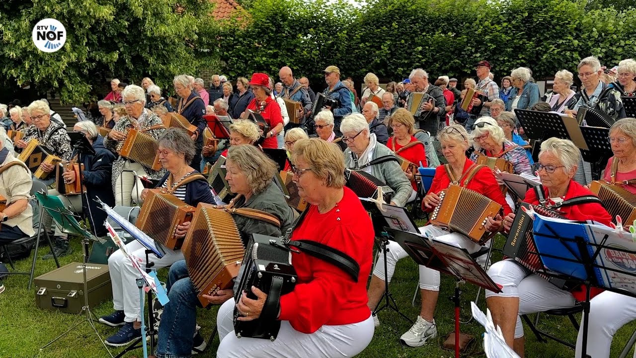 Recordpoging trekharmonica's in Harkema: "Wy wiene mei sa'n 135"