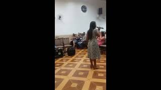 Cantora Thaina Chagas , É Só Confiar