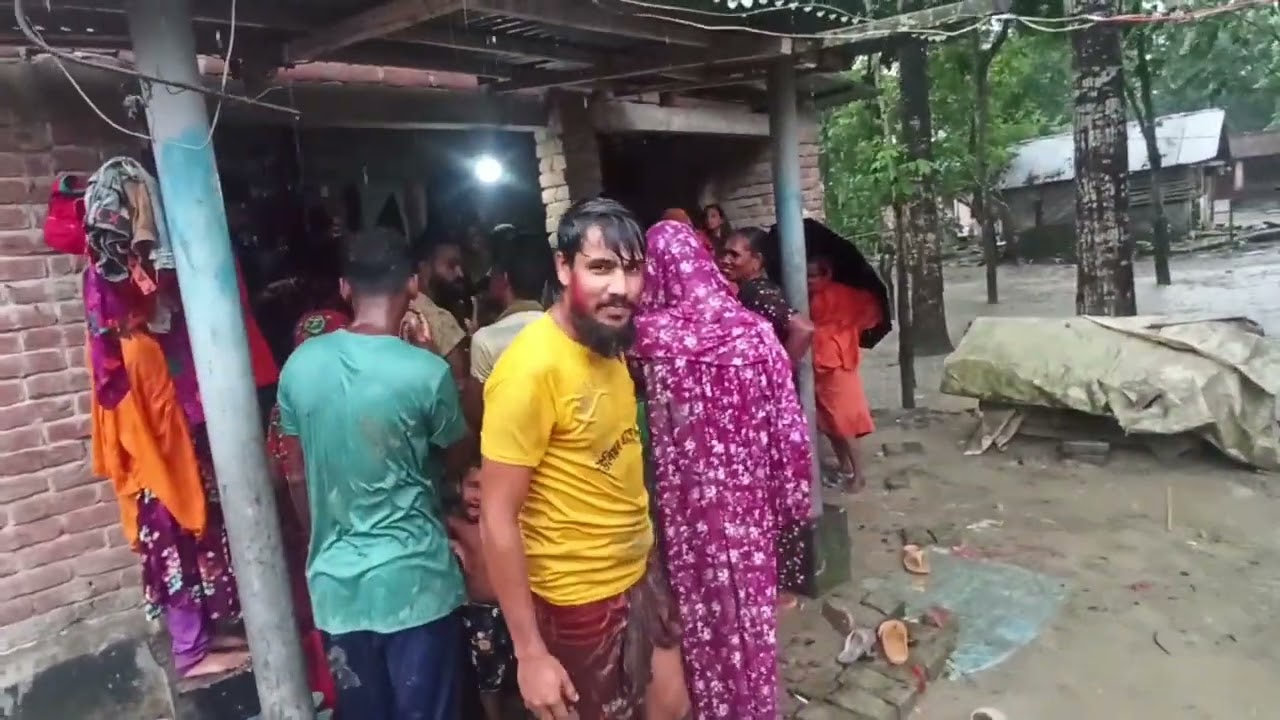 [কাঁদায় গড়াগড়ি] যুব সমাজের উদ্যোগে রাকিব ভাইপোর বিয়ের গোছল ।