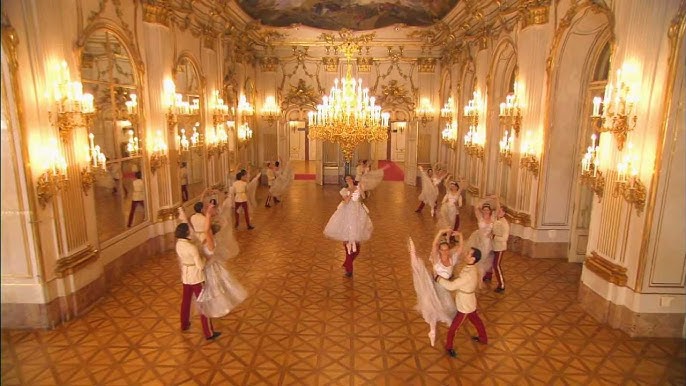 André Rieu - Emperor Waltz (Kaiser-Walzer) - YouTube