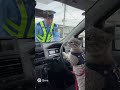 日本で猫がドライブしていたら警察に捕まって怒られてる動画⚠️5