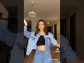   ترقص و تغني