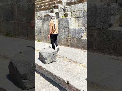بصرى الشام هي مدينة تاريخية تتبع لمحافظة درعا في الجمهورية العربية السورية