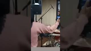 mengisi  suara band rock (memoar)