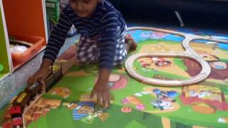 Melissa & Doug Mountain Tunnel Wooden Train Set