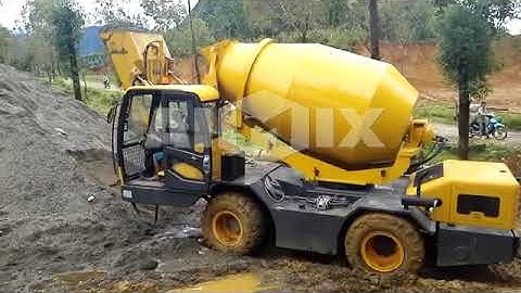 Feeding Video Of Self Loading Concrete Mixer