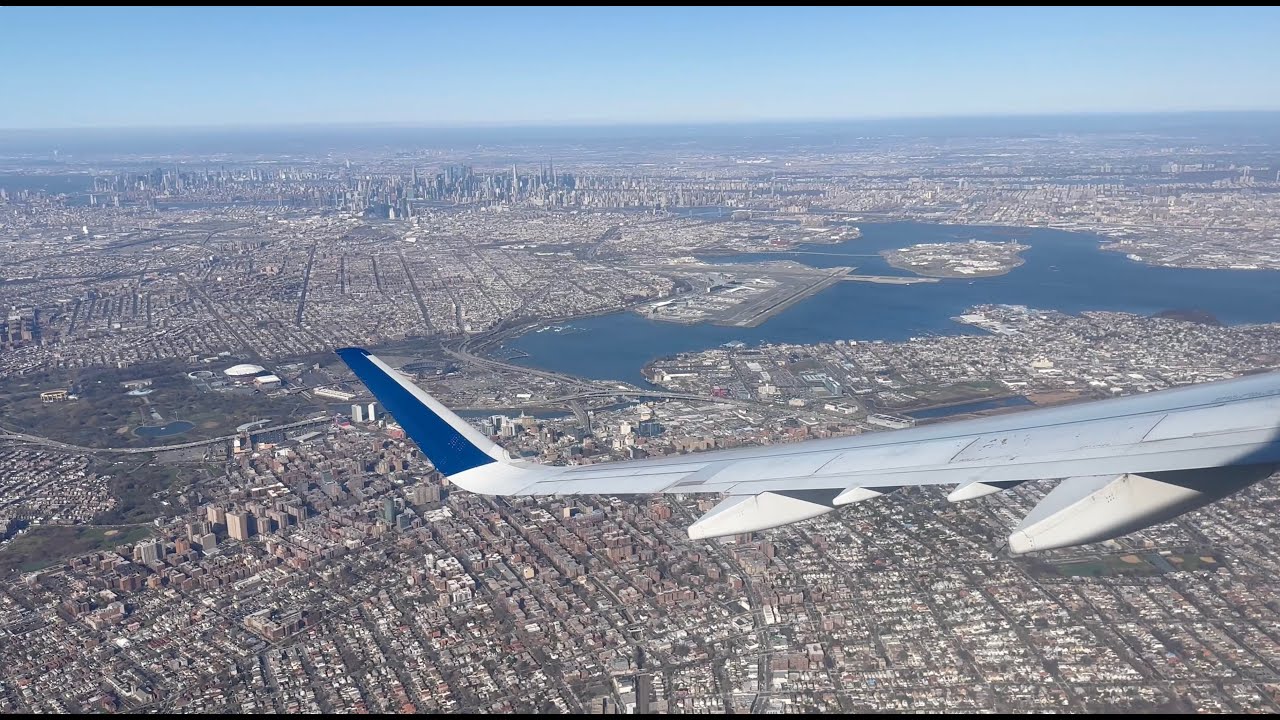 Sunny morning takeoff from LaGuardia DL0812