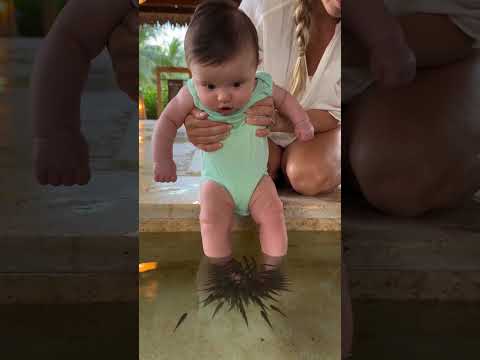 “Baby’s First Splash! 😍💦 The Cutest Reaction Ever!”