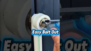 tricks and tips #autorepair #mechaniclife #diyfix #boltremoval #workshophacks