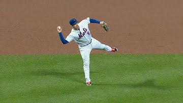 ATL@NYM: Wright fields barehanded, fires to first