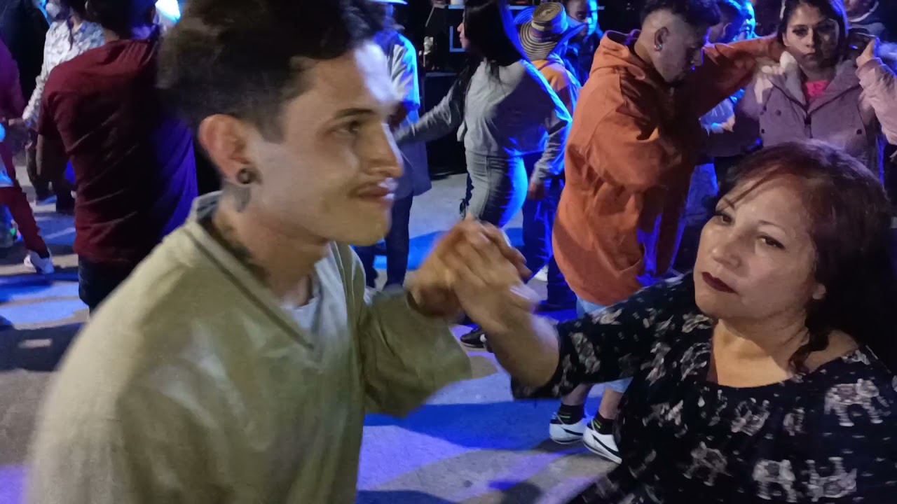 EN LA ESCONDIDA SE BAILA LA PENDEJOTA!! CON EL MERO MERO SONIDO LUZ DE LUNA