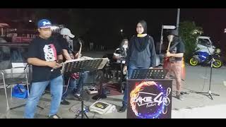 Download Lagu take4 buskers ft along\u0026 angah-pelesit kota(cover) @ BulldozerBistro MP3