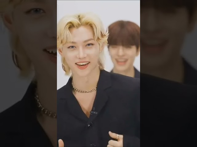How many times did you see this? guys😍😍 #straykids #felix #hyunjin #han class=