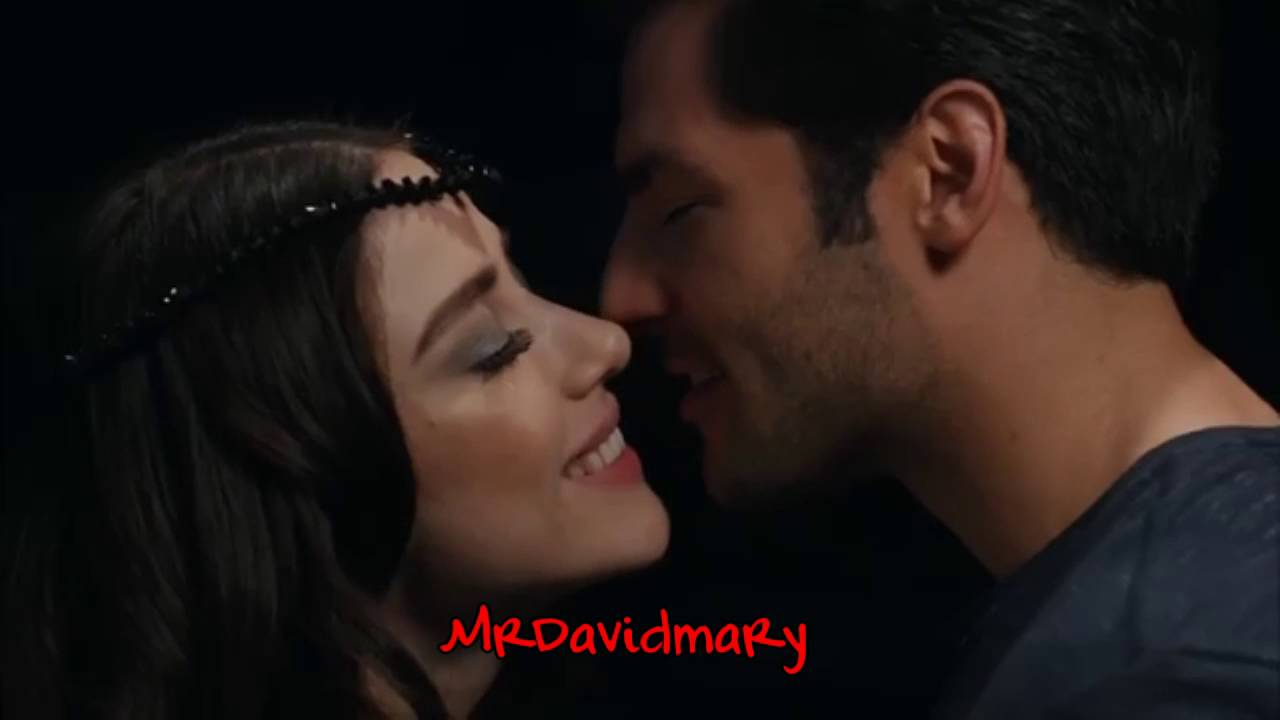 Öyku e Ayaz - Cherry Season - Sul ciglio senza far rumore