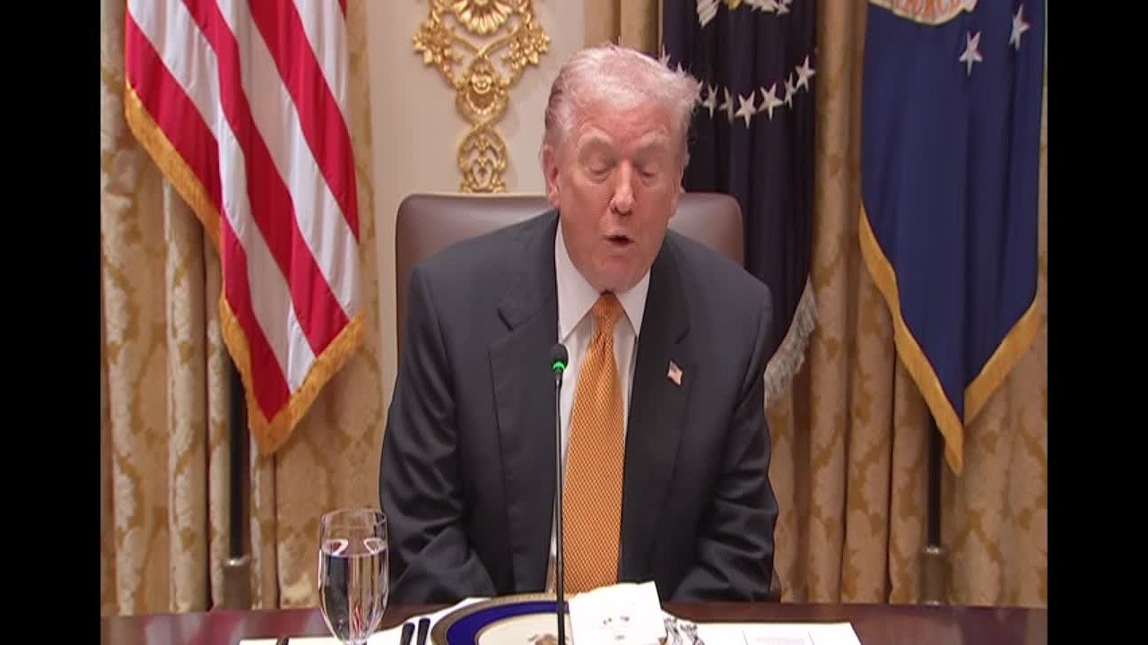 RAW: Президент Трамп заявил, что демократы сошли с ума из-за закрытия правительства