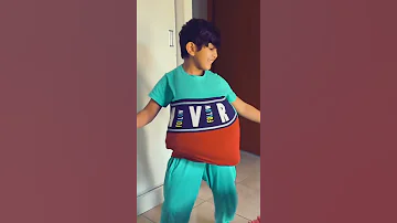مقطع مضحك لي يويو يرقص ع اغنية يا دبه يا كرشه 