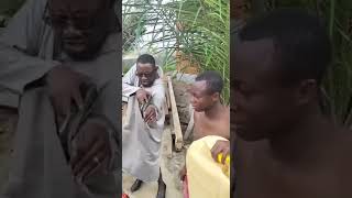 YAYA VICHENZO PÈTE AVEC SES OUVRIERS