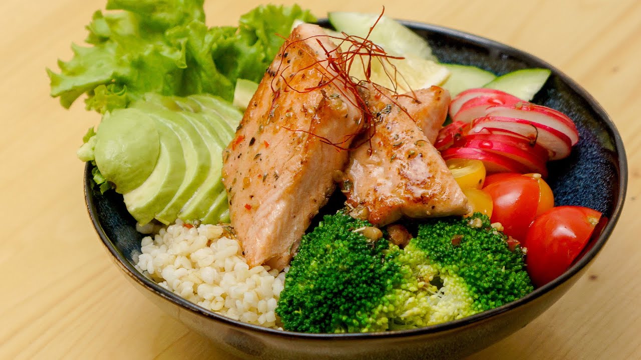 Vibrant Salmon & Bulgur Bowl with Broccoli & Avocado | Easy Dinner