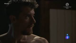 Mauro E Teresa Si Proteggono Dalla Pioggia In Una Pensione