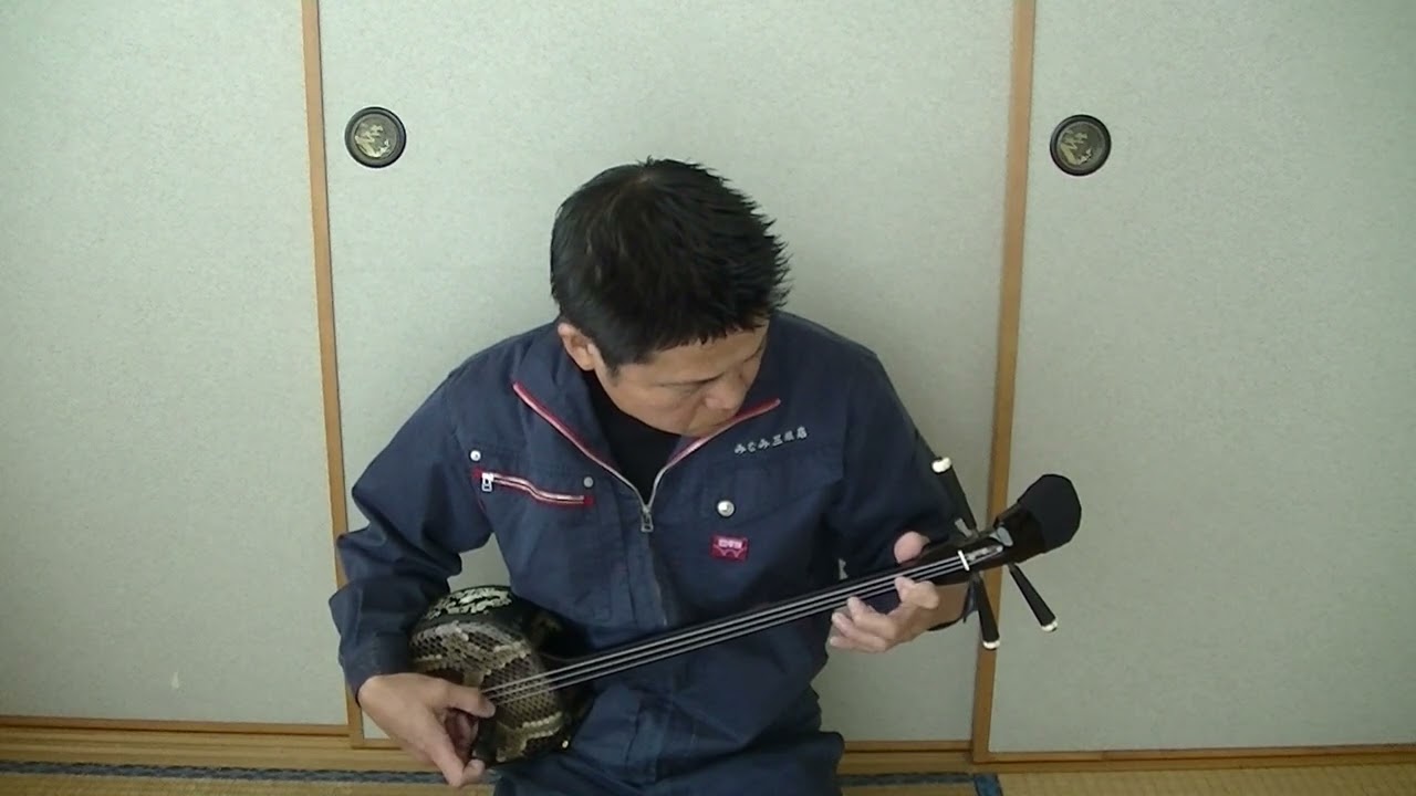 カマゴン黒檀知念大工型三線 - YouTube