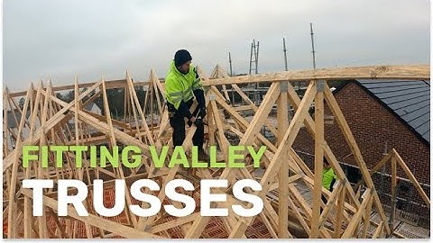 HOW TO -  FIT VALLEY TRUSSES! (Roofing Carpentry in the UK) 🔨