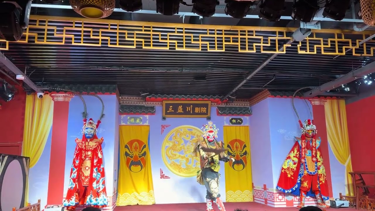 This is the never-tiresome Sichuan Opera face performance#Change your face in an instant