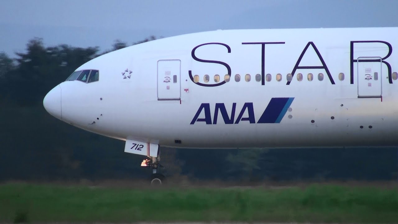 STAR ALLIANCE] ANA Boeing 777-200 JA712A TAKE-OFF KOMATSU Airport