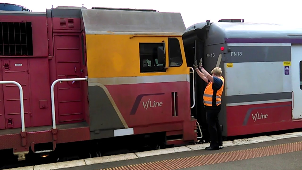 V/Line trains in Warrnambool: 13th-20th December 2018 - YouTube